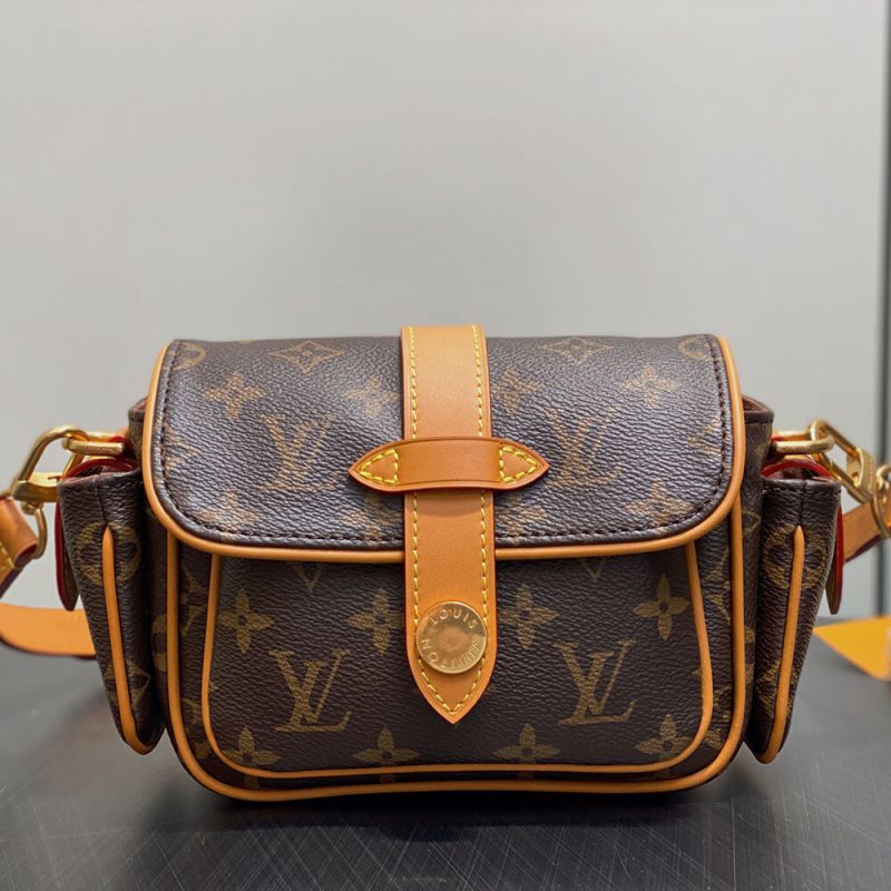 LV Cargo Wearable Wallet - Image 2