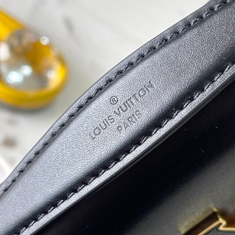 LV Wallet On Chain Capucines - Image 6