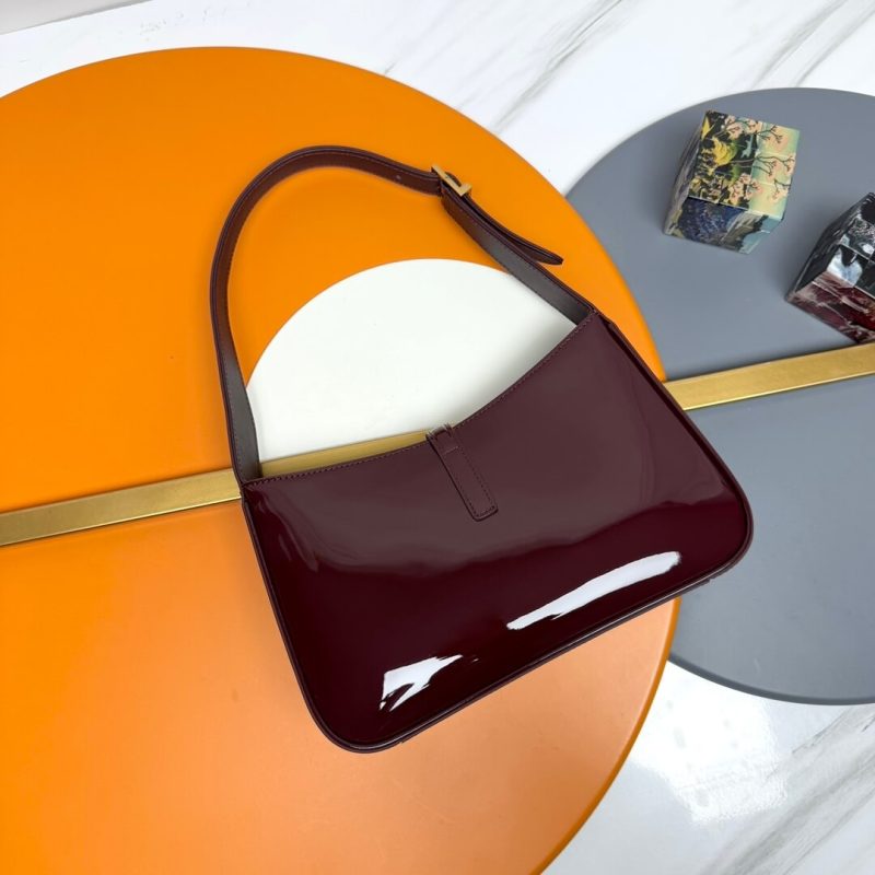 YSL le 5 à 7 in patent leather(HIGH-END GRADE) - Image 3