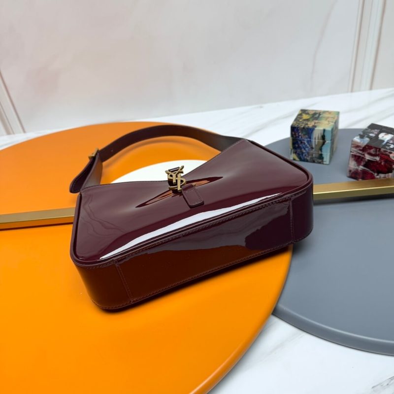 YSL le 5 à 7 in patent leather(HIGH-END GRADE) - Image 5