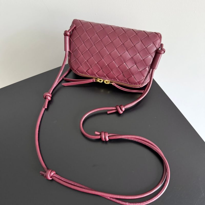 Bottega Veneta Concert Pouch(high-end grade) - Image 5