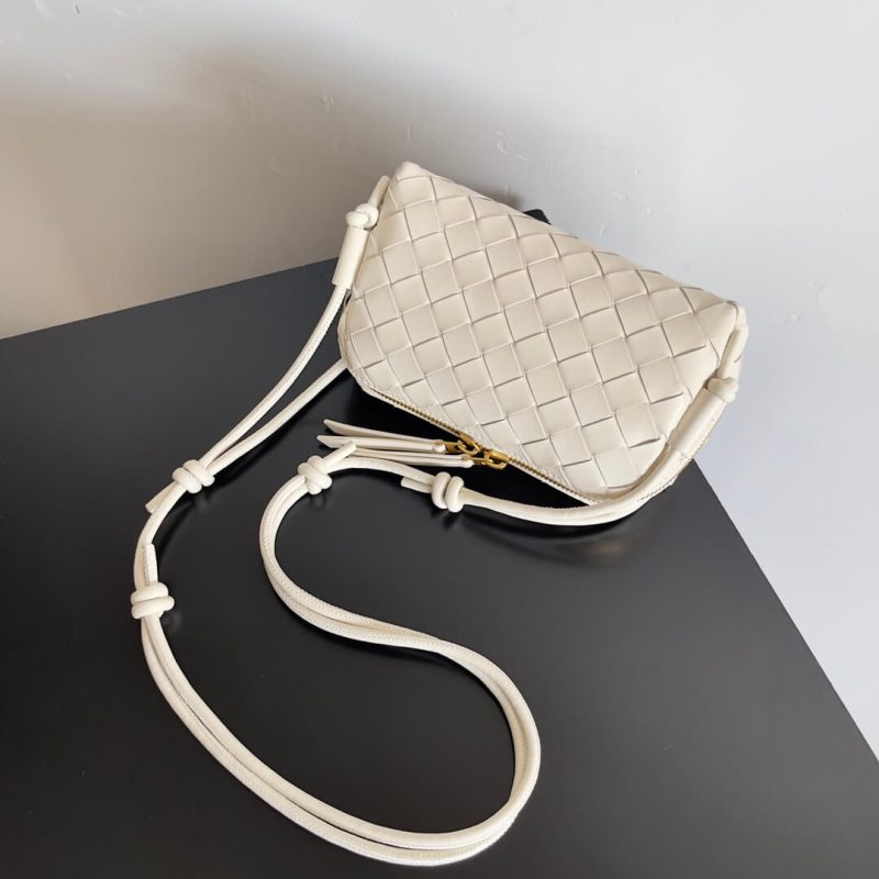 Bottega Veneta Concert Pouch(high-end grade) - Image 5