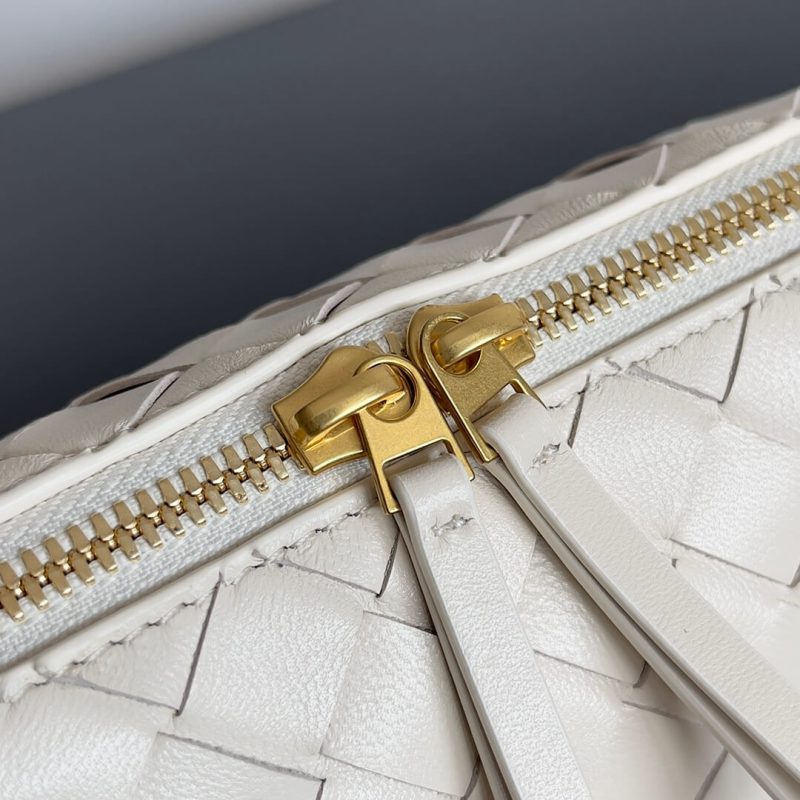 Bottega Veneta Concert Pouch(high-end grade) - Image 6