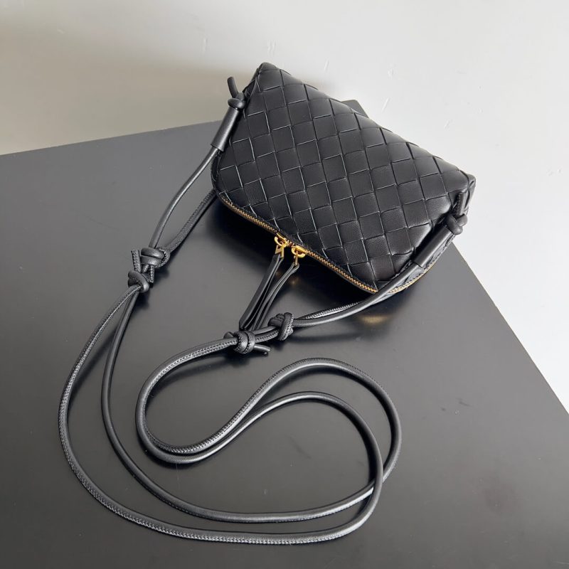 Bottega Veneta Concert Pouch(high-end grade) - Image 5