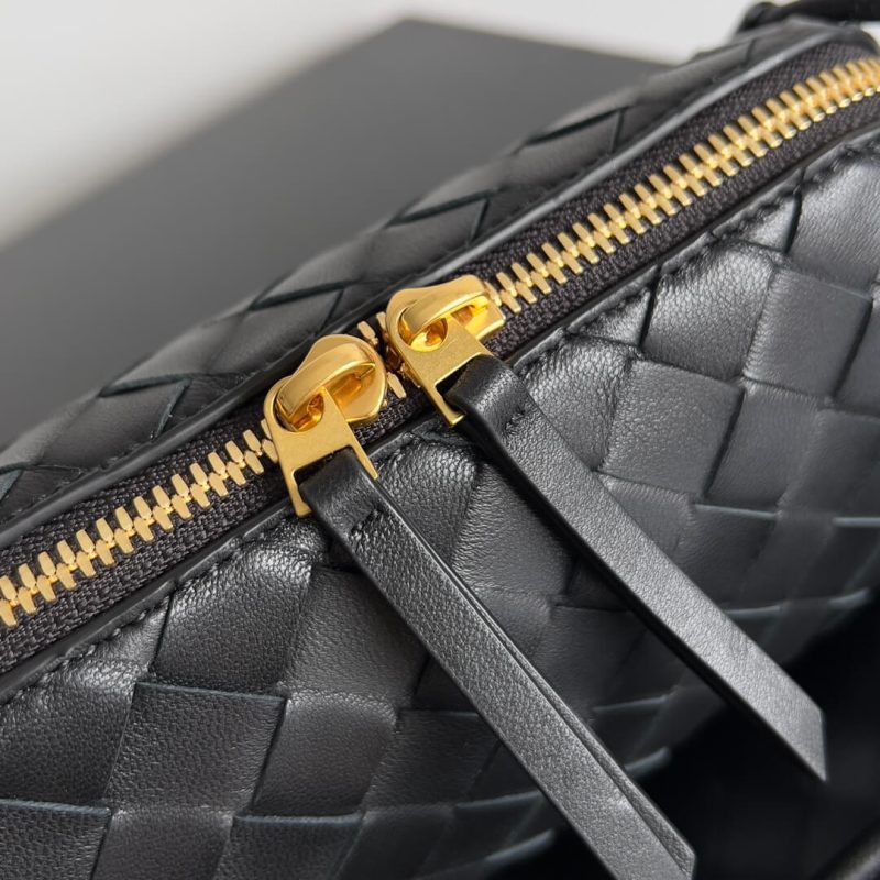 Bottega Veneta Concert Pouch(high-end grade) - Image 6