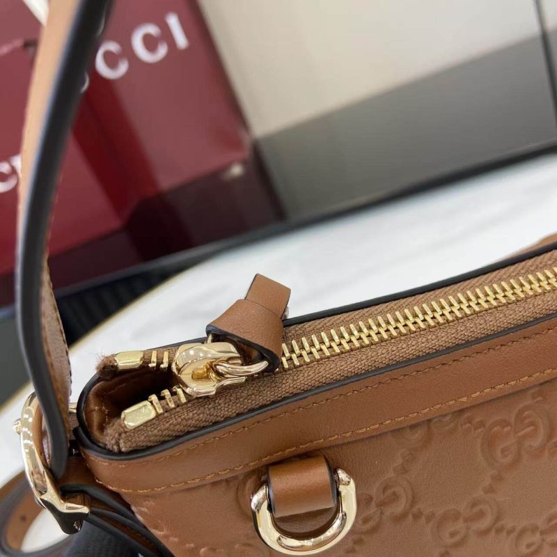 GG Emblem small shoulder bag - Image 6