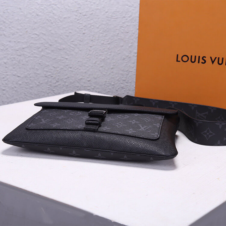 LV Outdoor Flap Messenger 4 LV Outdoor Flap Messenger - Image 4