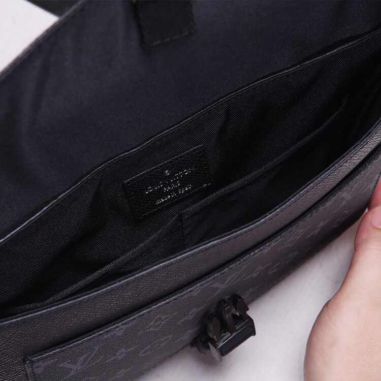 LV Outdoor Flap Messenger 7 LV Outdoor Flap Messenger - Image 7