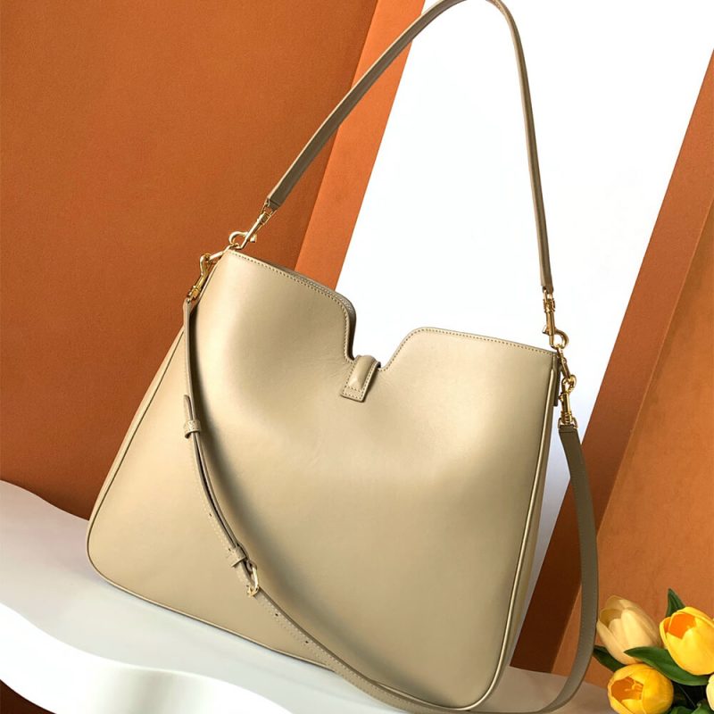 CELINE MEDIUM CAMILLE 16 SOFT BAG IN SMOOTH CALFSKIN(HIGH-END GRADE) - Image 4