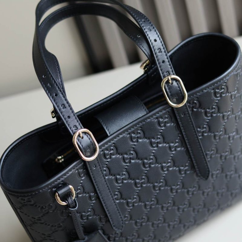GG Emblem medium tote bag - Image 6