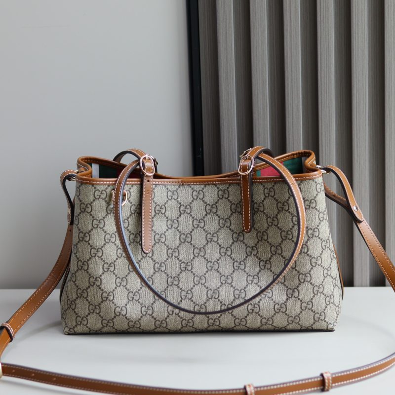 GG Emblem medium tote bag - Image 4