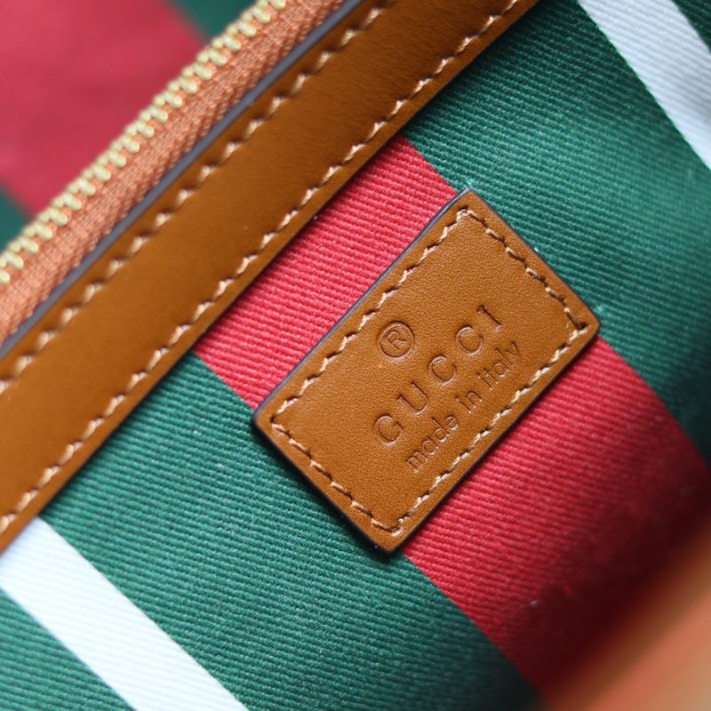 GG Emblem medium tote bag - Image 7