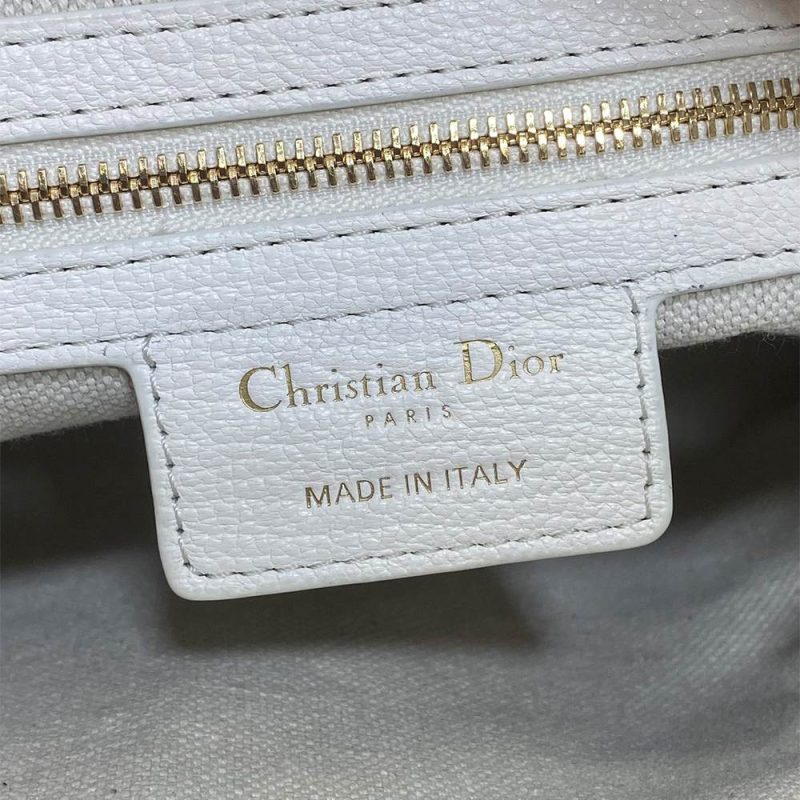 Dior Small Dior Voyage Bag(high-end grade) - Image 7