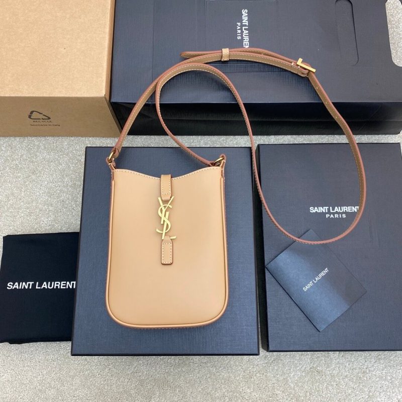 YSL Le 5 à 7 mini vertical bag in shiny leather - Image 2