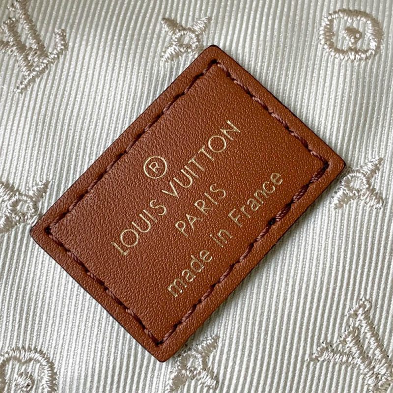 LV BUMBAG waist bag(high-end grade) - Image 7