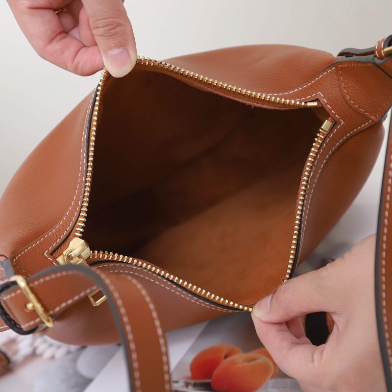 CELINE HELOÏSE TRIOMPHE SMALL BAG IN SOFT CALFSKIN - Image 8