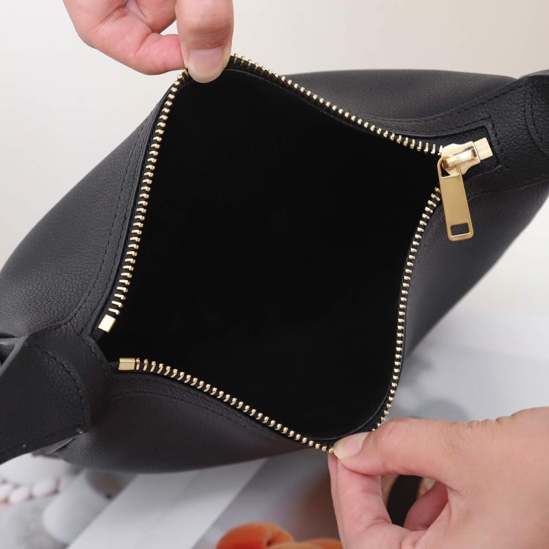 CELINE HELOÏSE TRIOMPHE SMALL BAG IN SOFT CALFSKIN - Image 8