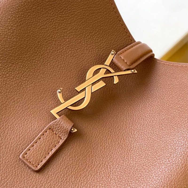 YSL LE 5 À 7 supple SMALL IN GRAINED LEATHER - Image 6