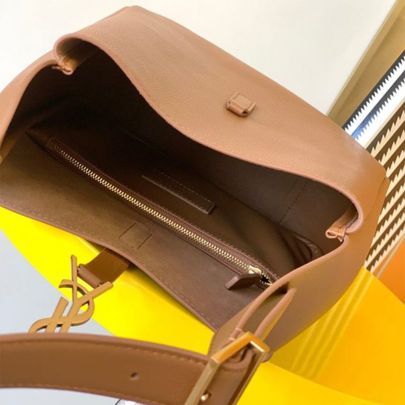 YSL LE 5 À 7 supple SMALL IN GRAINED LEATHER - Image 8