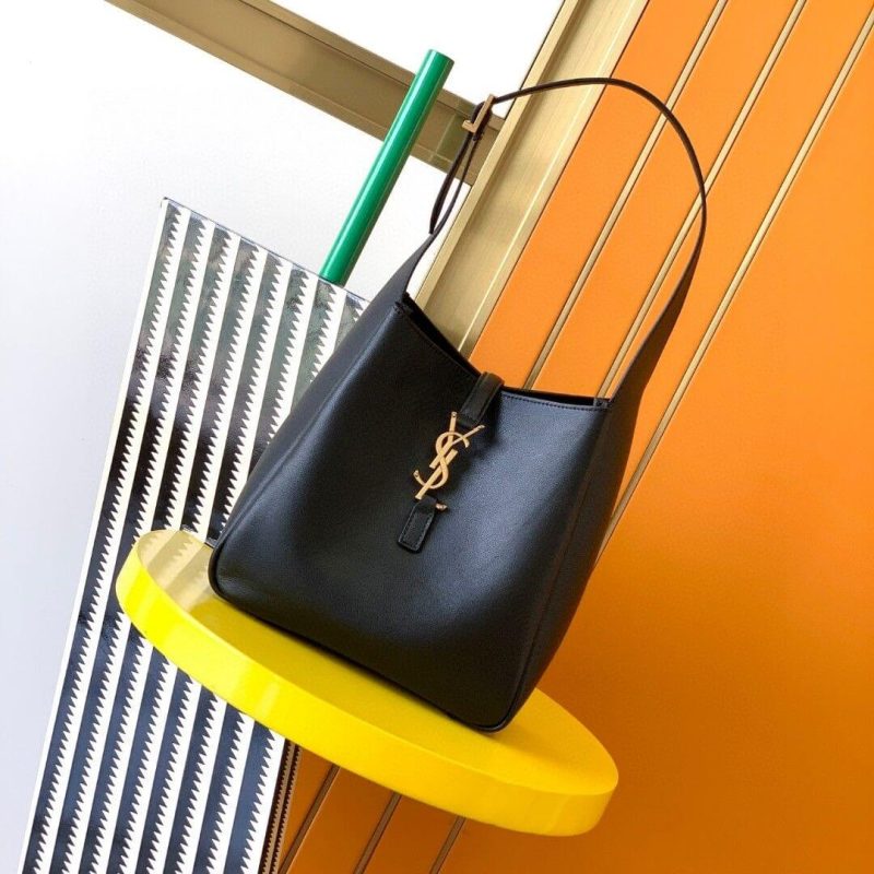 YSL LE 5 À 7 supple SMALL IN GRAINED LEATHER - Image 2