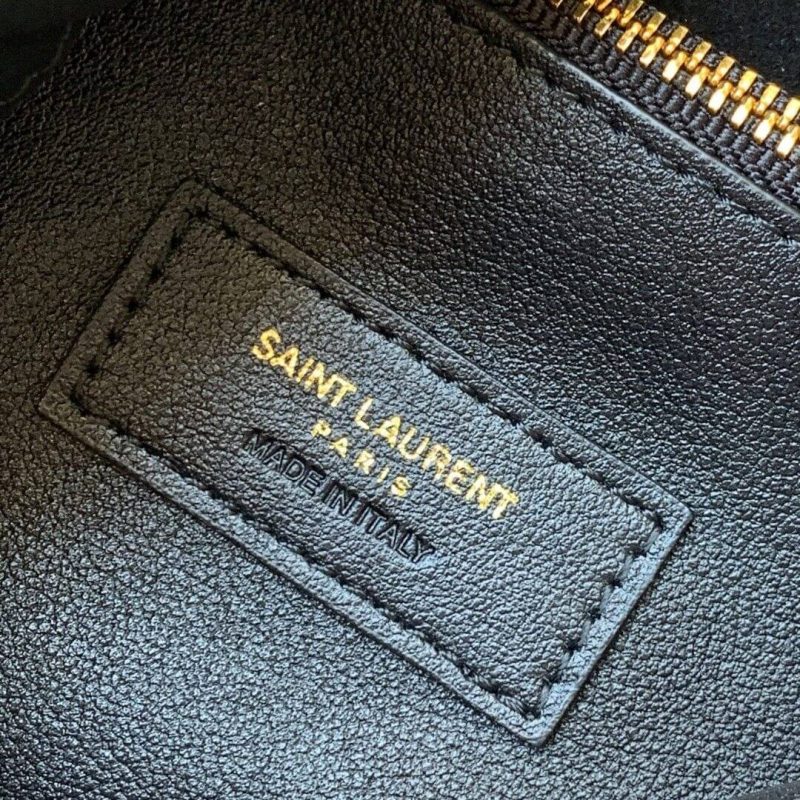 YSL LE 5 À 7 supple SMALL IN GRAINED LEATHER - Image 7