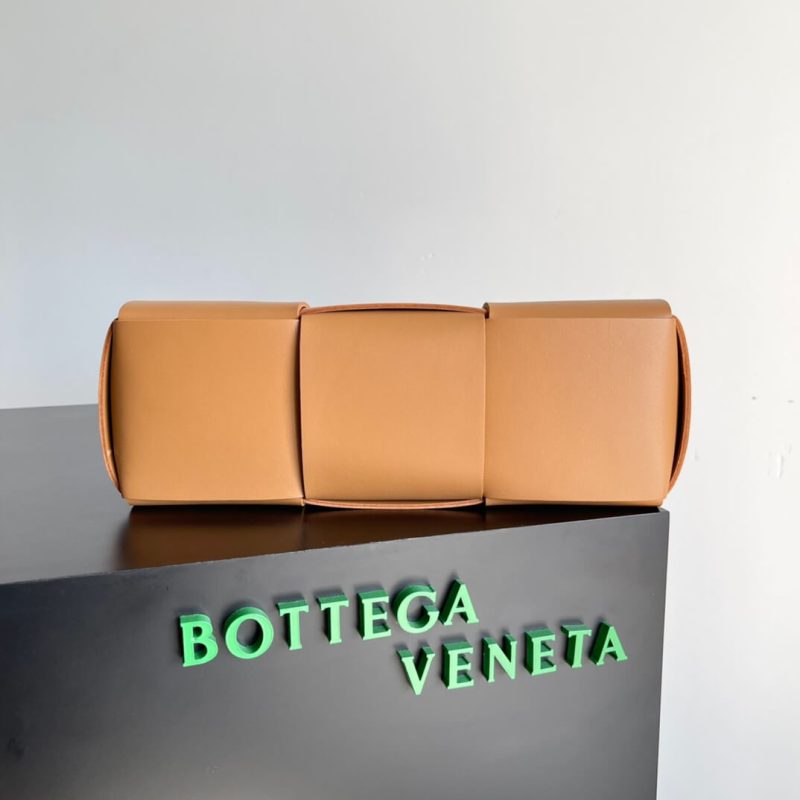 Bottega Veneta Small Arco Tote - Image 4