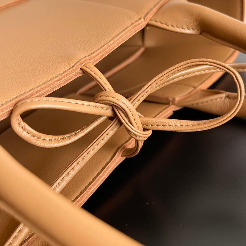 Bottega Veneta Small Arco Tote - Image 6