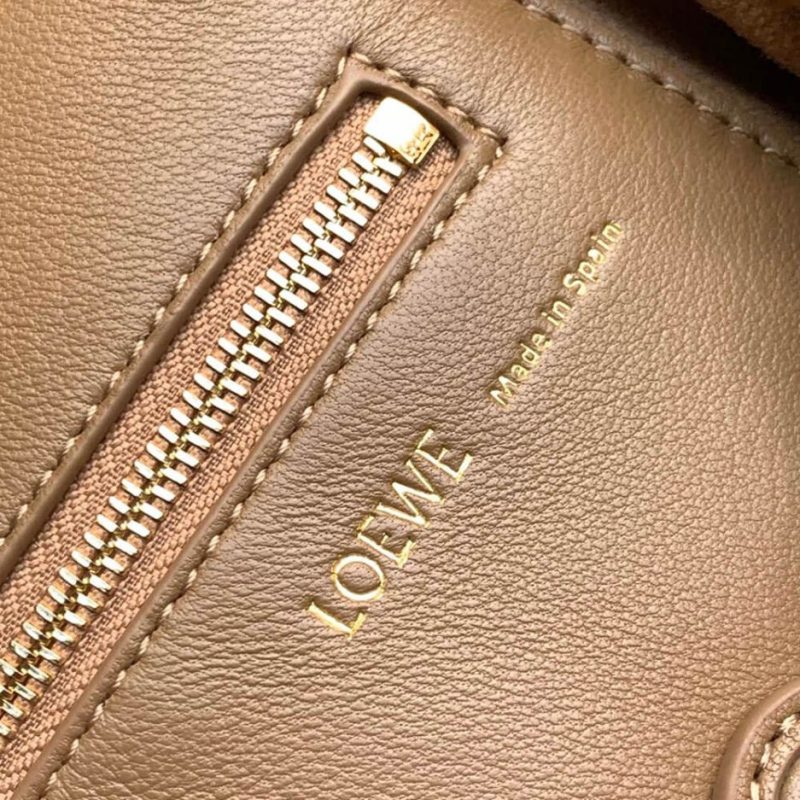 Loewe Medium Squeeze bag in nappa lambskin - Image 7