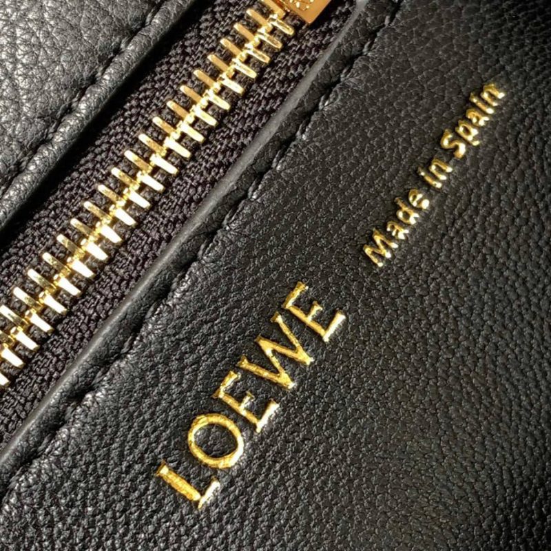Loewe Small Squeeze bag in nappa lambskin - Image 7